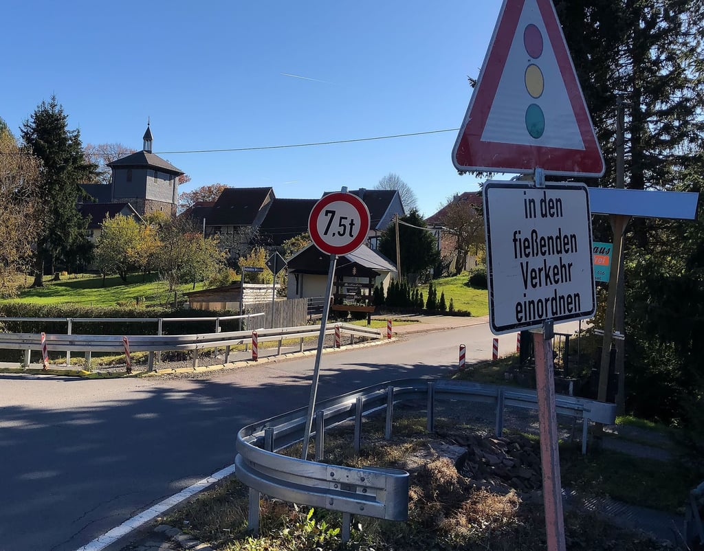 Die Brücke über den Katzsohlbach in Breitenstein ist nur noch für Fahrzeuge bis 7,5 Tonnen zugelassen.