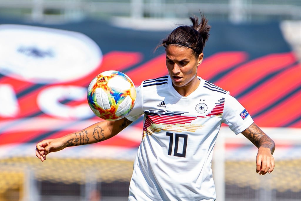 Fußball-Nationalspielerin Dzsenifer Marozsan hat eine Muskelverletzung im rechten Oberschenkel erlitten.