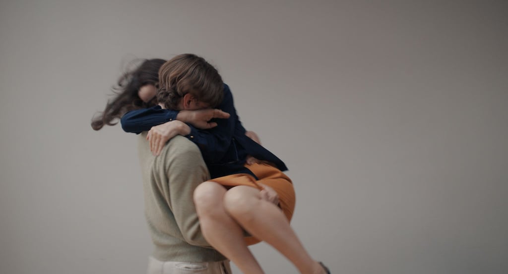 Milan Herms (l) und Sophie Rois in einer Szene des Films „A E I O U - Das schnelle Alphabet der Liebe“