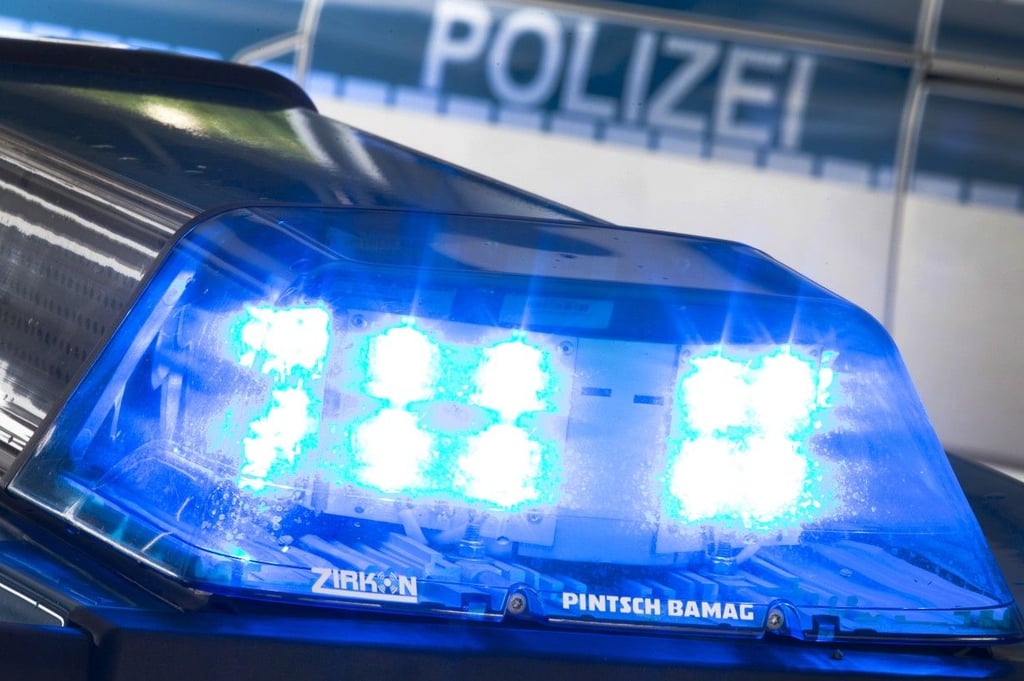 Die Reanimationsversuche blieben erfolglos, teilte die Polizei mit.
