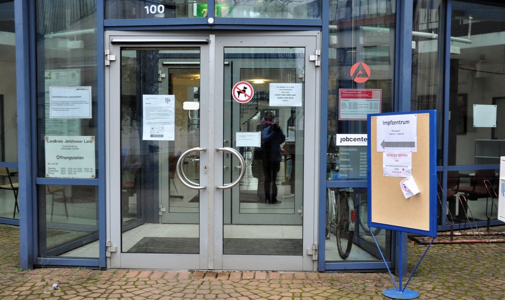 Die Sturmwarnung hat auch die Kreisverwaltung dazu bewogen, das Impfzentrum im Genthiner Kreishaus vorsorglich am heutigen Donnerstag und morgigen Freitag geschlossen zu halten.