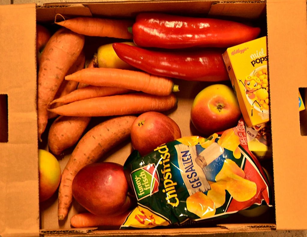 Die noch nicht fertige gepackte Überraschungstüte beim Netto Markt in Schönebeck