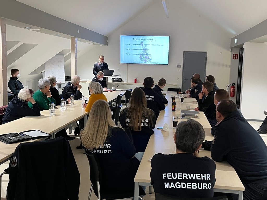Die Jahreshauptversammlung fand im neu gebauten Gerätehaus der Feuerwehr in Magdeburg-Prester statt.