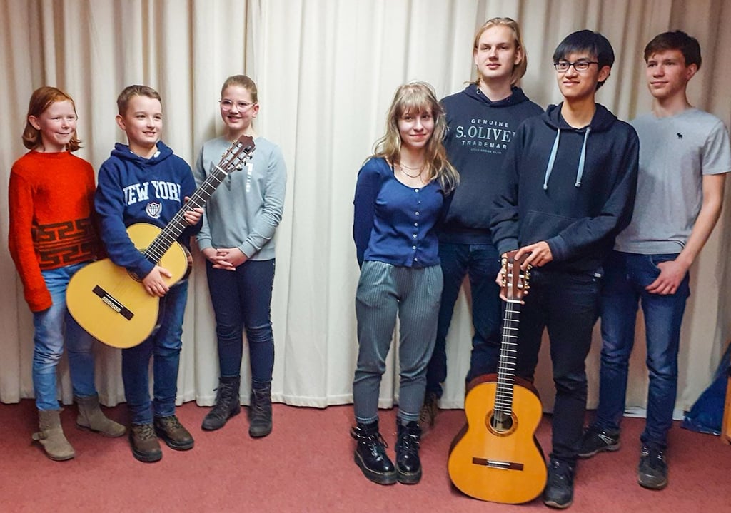 Die Gitarristen der Zeitzer Musikschule Klangkiste waren beim Regionalausscheid erfolgreich und fahren jetzt zum Landeswettbewerb.