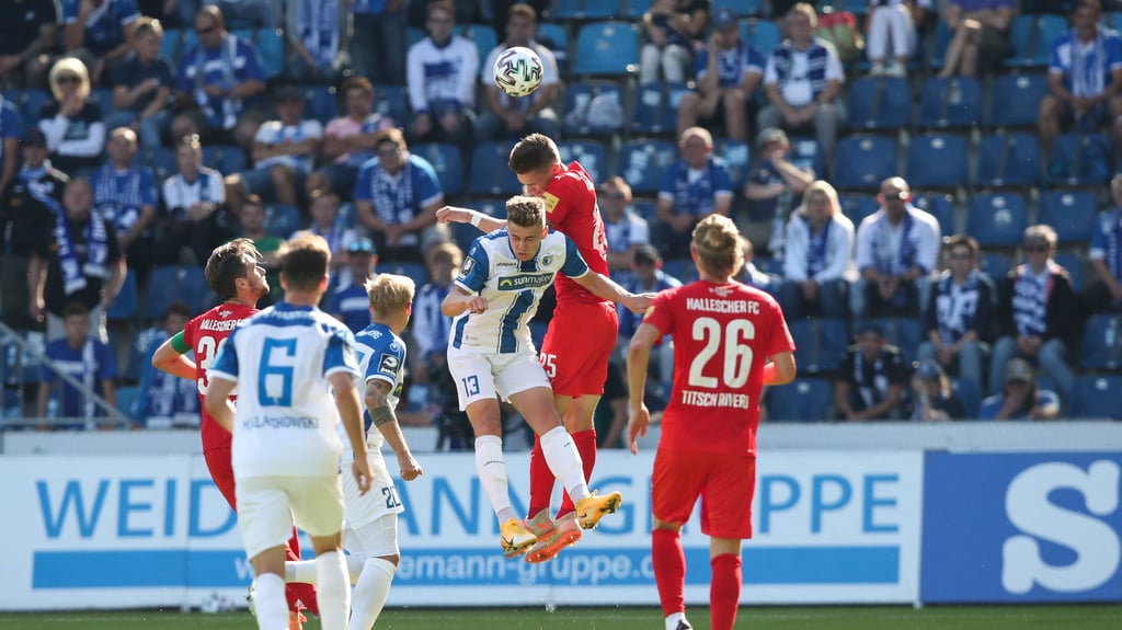 Am 5. März 2022 treffen 1. FC Magdeburg und Hallescher FC in der MDCC-Arena aufeinander.
