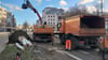 Am frühen Donnerstagmorgen  krachte eine Pappel auf die Fahrbahn der Erzbergerstraße in Magdeburg-Altstadt. 