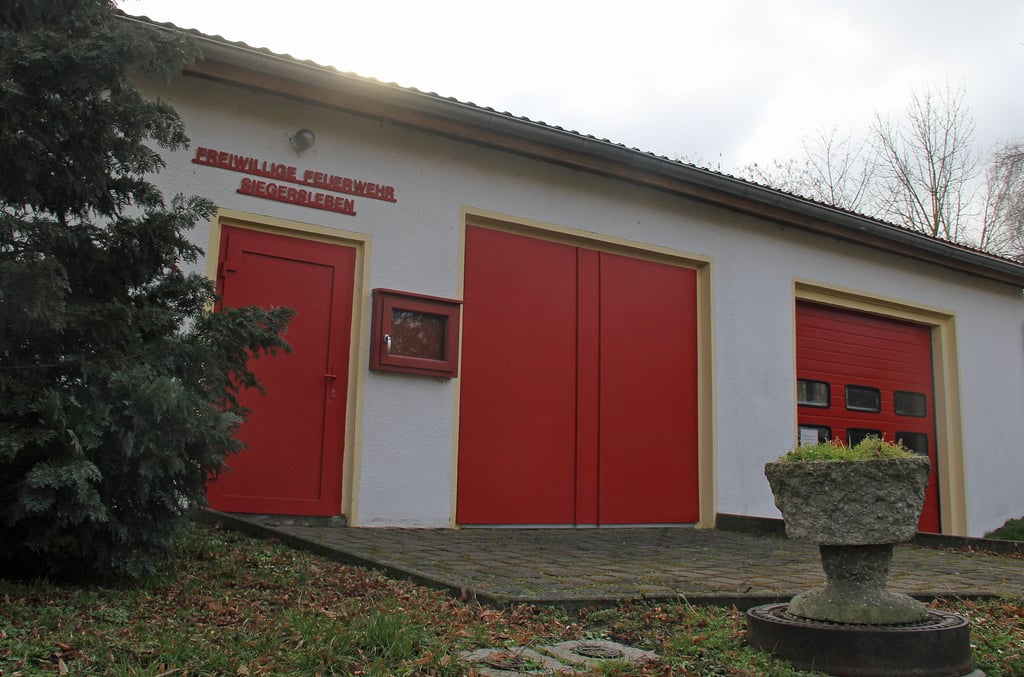 Aufgegeben: Das Feuerwehrgerätehaus in Siegersleben ist sozusagen von seiner Funktion entbunden worden. Es geht wieder in den Besitz der Gemeinde Eilsleben über. Wie es künftig genutzt wird, ist noch offen.
