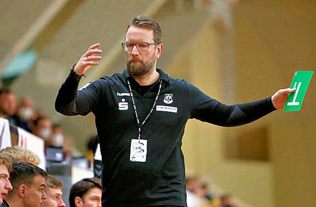 Auch seine Zukunft wird besprochen: Trainer Stephan Just.