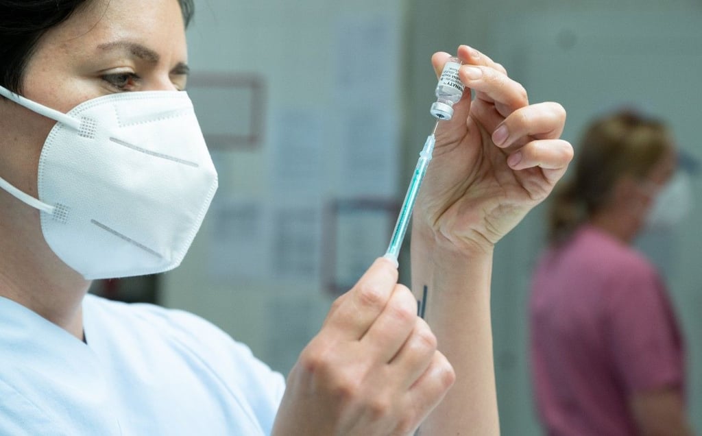 Experten gehen von einer hohen Zahl von Corona-Fällen aus, die in den RKI-Daten nicht erfasst sind, da Testkapazitäten und Gesundheitsämter vielerorts am Limit sind.