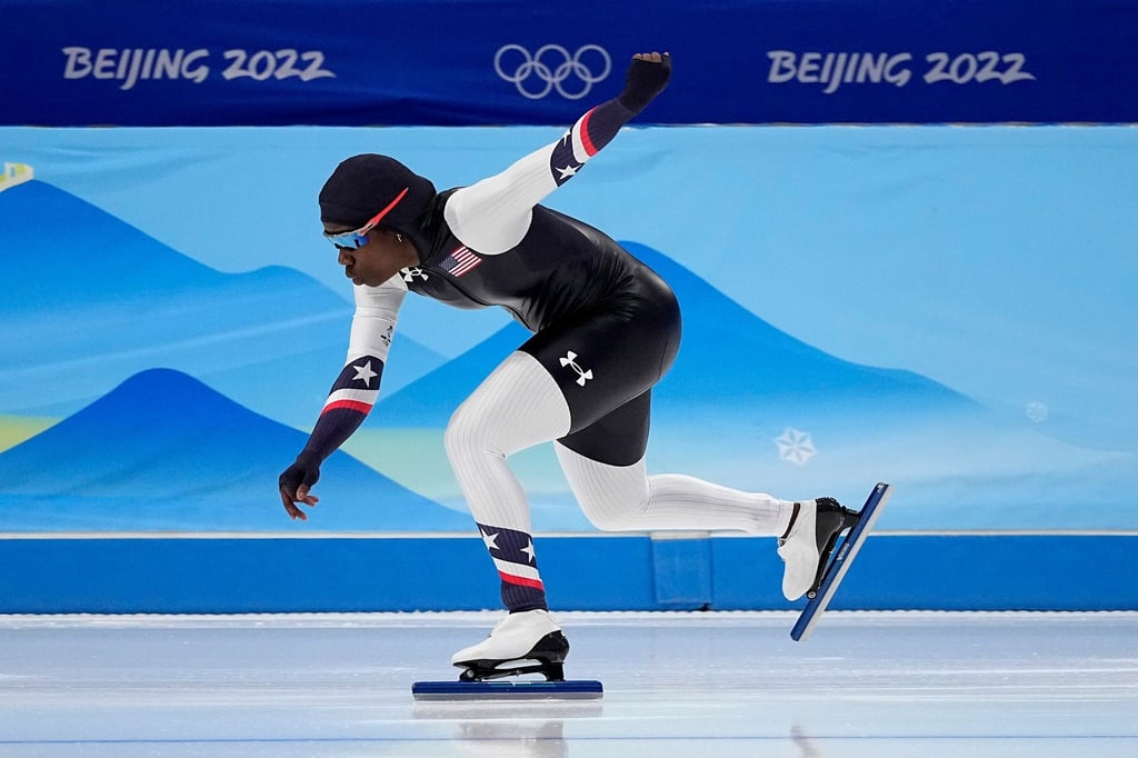 Die Eisschnellläuferin Erin Jackson aus den USA gewinnt Gold bei Olympia.