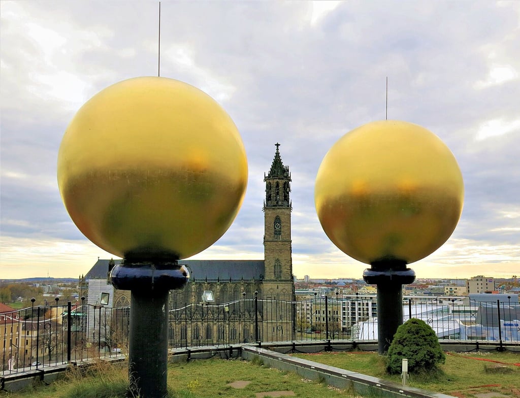 Perspektiven war das Thema der Gardelegener Fotofreunde für den Monat Januar. Diese Aufnahme entstand vom Dach des Hundertwasserhauses in Magdeburg mit Blick auf den Dom.