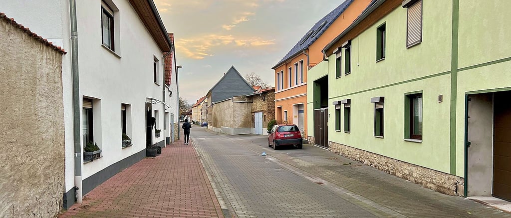 Wenn die Kita in der Stobenstraße in Groß Börnecke geschlossen ist, sieht es auf der Zufahrt relativ leer aus.