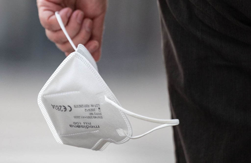 Eine Mehrheit ist dafür, dass die Maskenpflicht in bestimmten Situationen beibehalten wird.