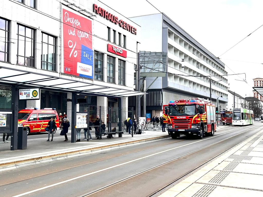 Die Feuerwehr am Rathauscenter Dessau.