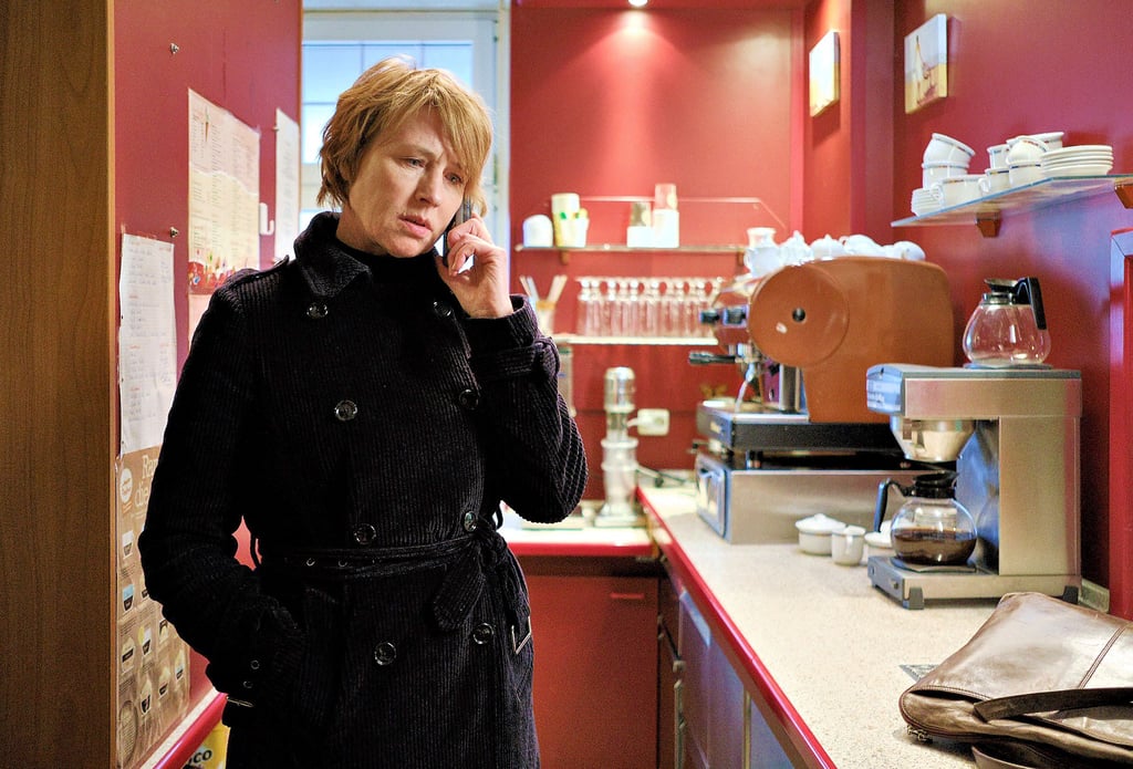 Corinna Harfouch als Gudrun in einer Szene des Films „Das Mädchen mit den goldenen Händen“