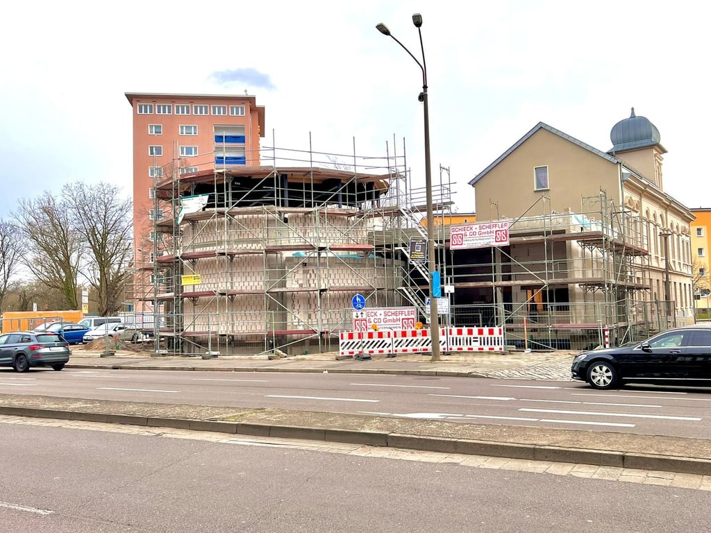 Die im Rohbau befindliche Symnagoge