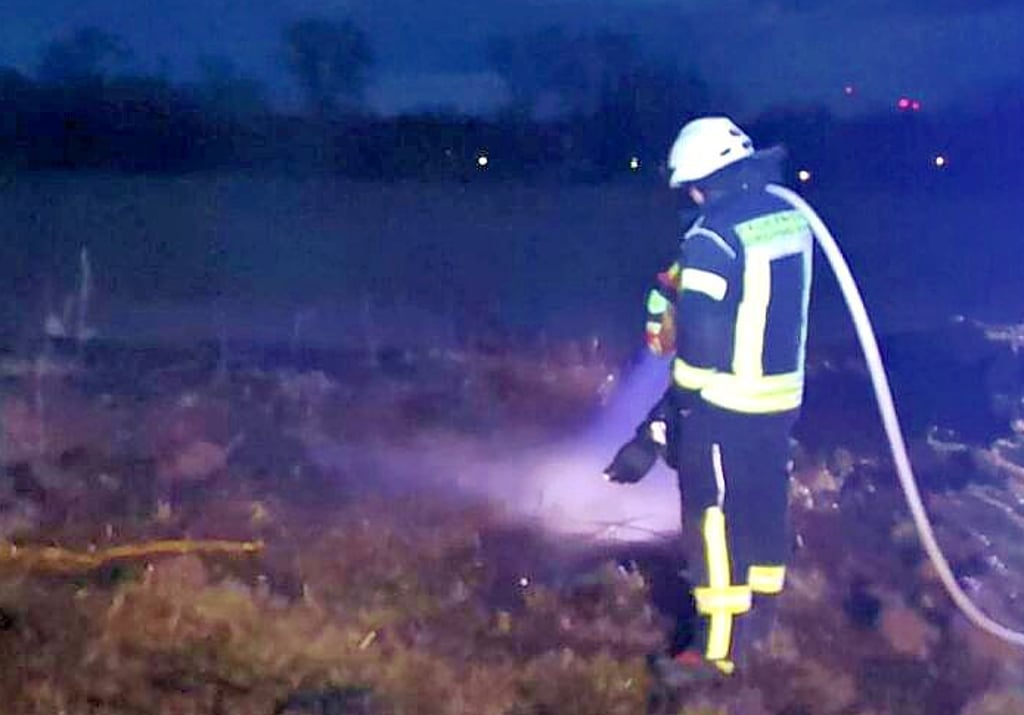 Die Feuerwehr Drohndorf musste einen Flächenbrand löschen.