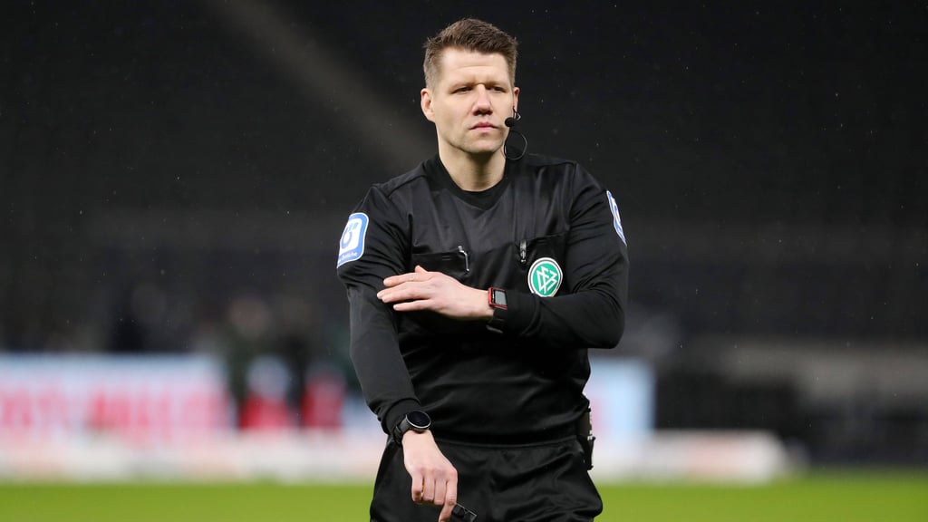 Schiedsrichter Patrick Ittrich.