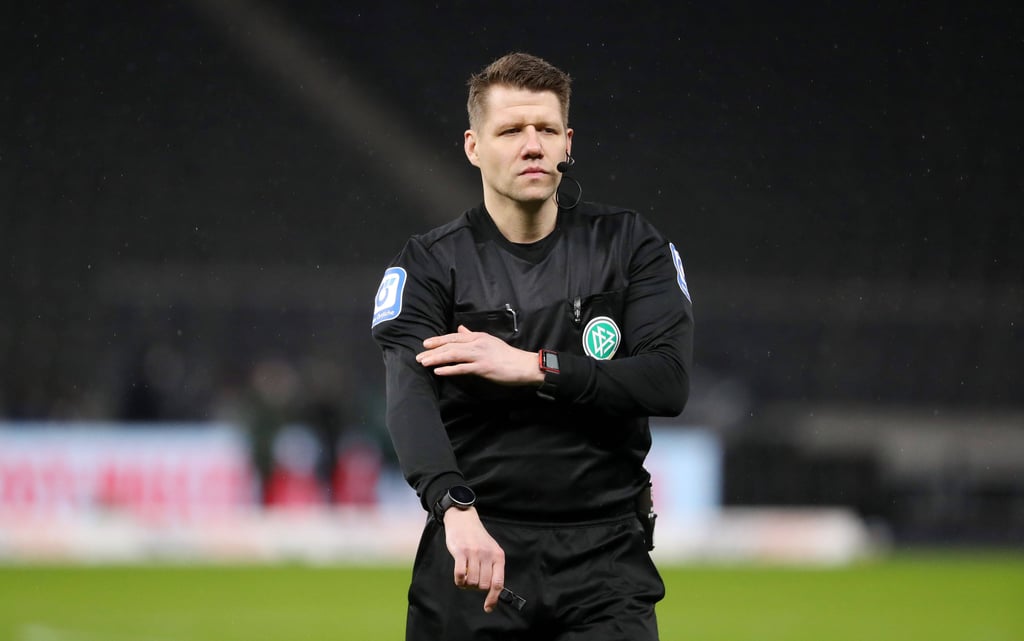 Schiedsrichter Patrick Ittrich.