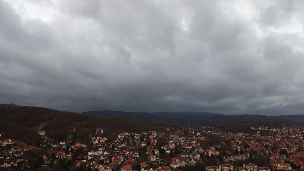 Dunkle Wolken über Wernigerode.