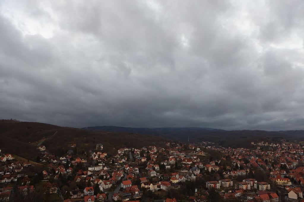 Dunkle Wolken über Wernigerode.