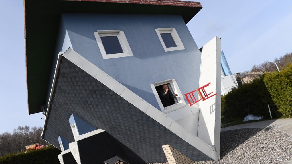 Auf der Insel Usedom gibt es bereits ein auf dem Kopf stehendes Haus.