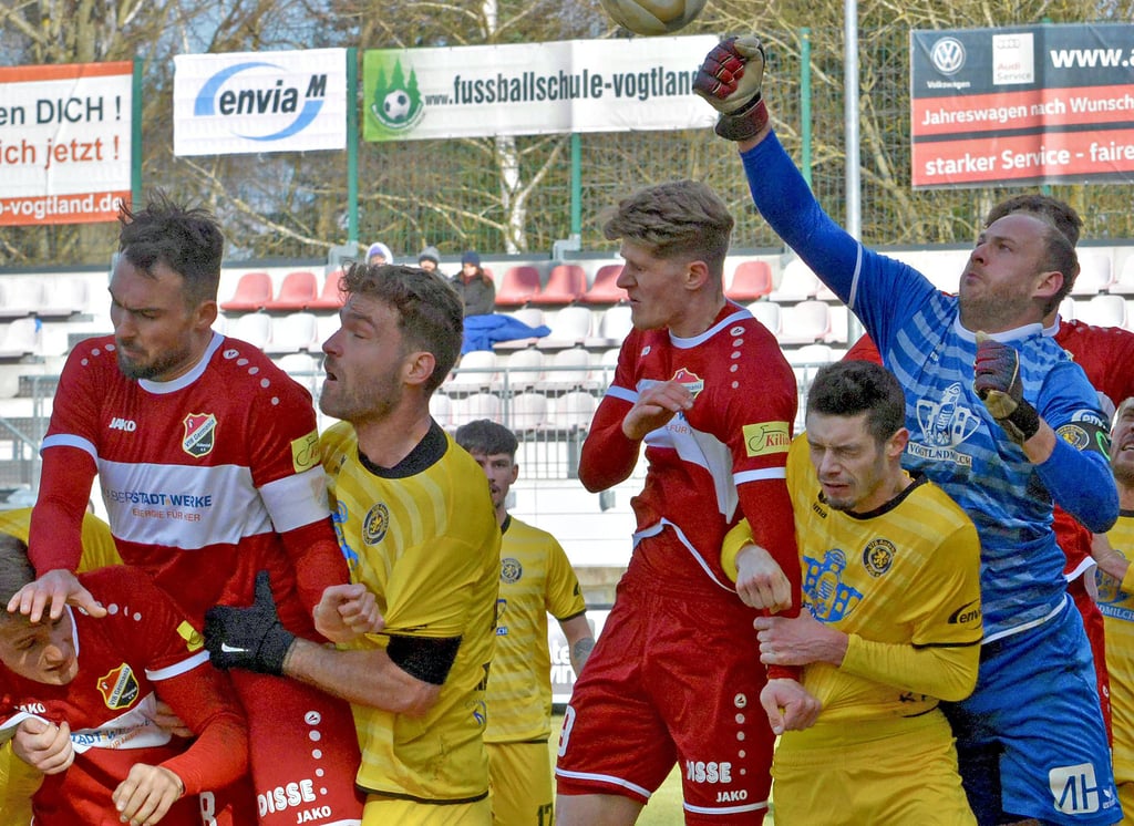 Germania Halberstadt spielte vor allem in der zweiten Halbzeit tollen Fußball. Die Harzer knüpften dabei teilweise an den 7:1-Kantersieg gegen Auerbach aus dem Hinspiel an.