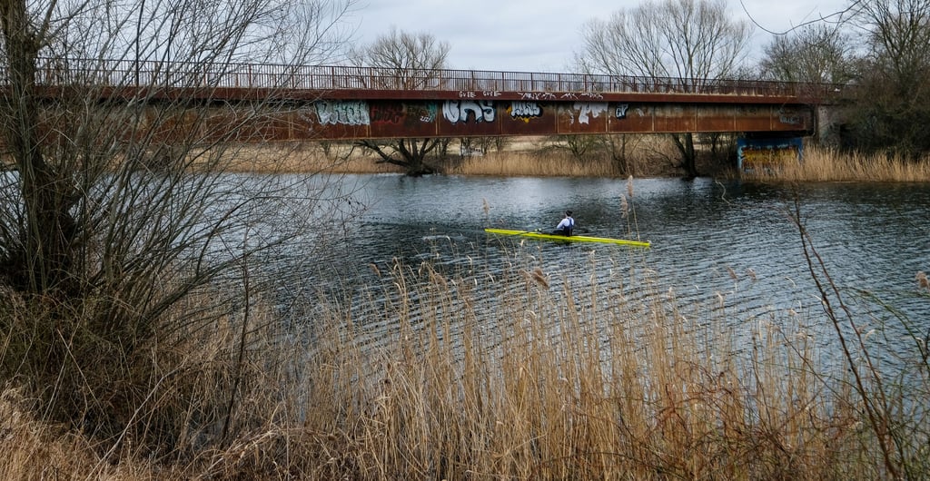 Blick auf die Brücke für die Fernwärmeleitung auf den Passenderer Wiesen.