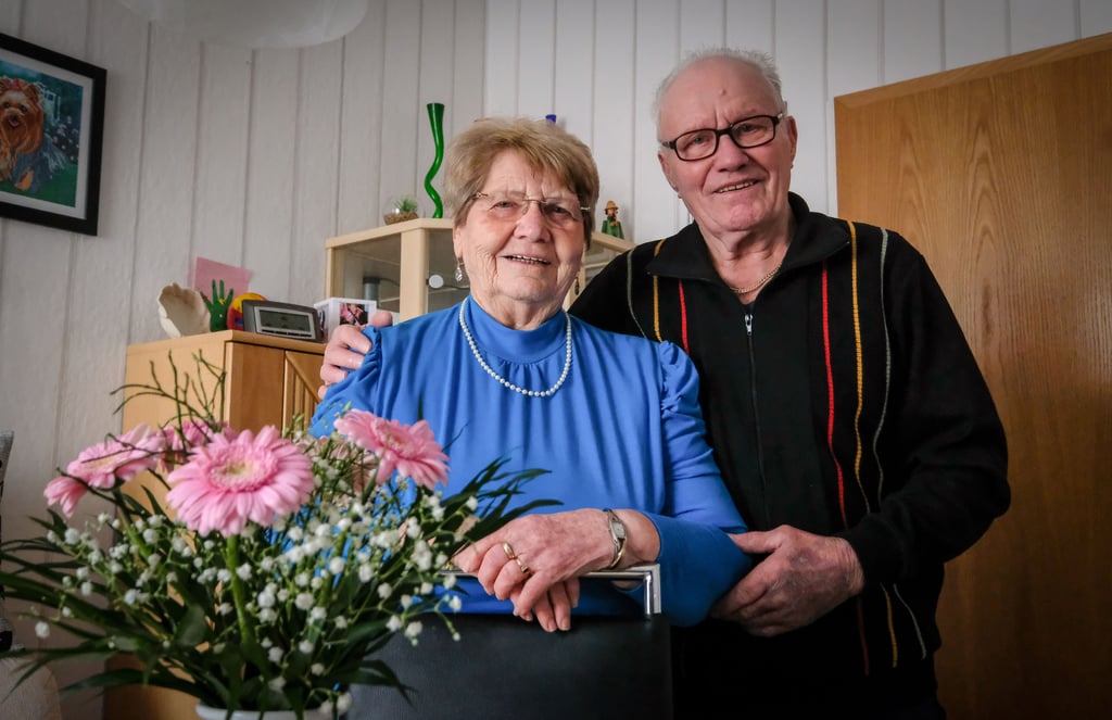 Erika und Karl Heinz haben kurz nach ihrem 18. Geburtstag geheiratet.