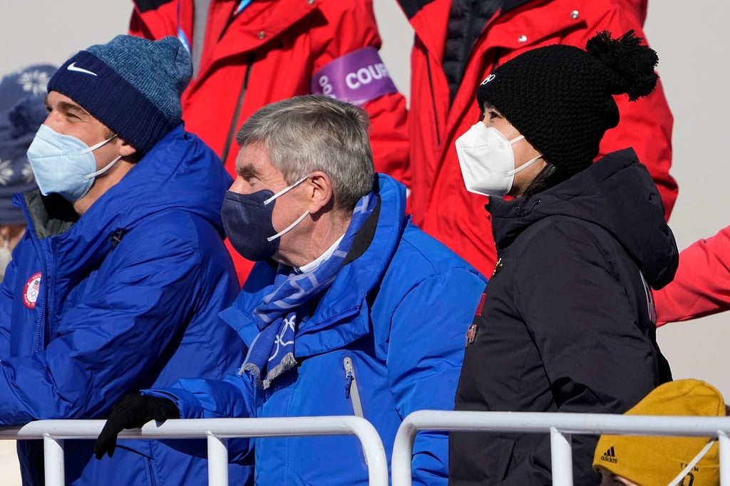 Peng Shuai (r) und IOC-Präsident Thomas Bach beim Big-Air-Event.