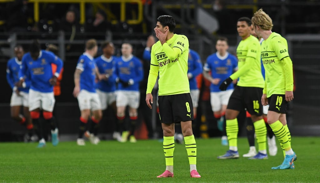 Der BVB um Mahmoud Dahoud (M.) erlebte zu Hause gegen die Glasgow Rangers ein Debakel.