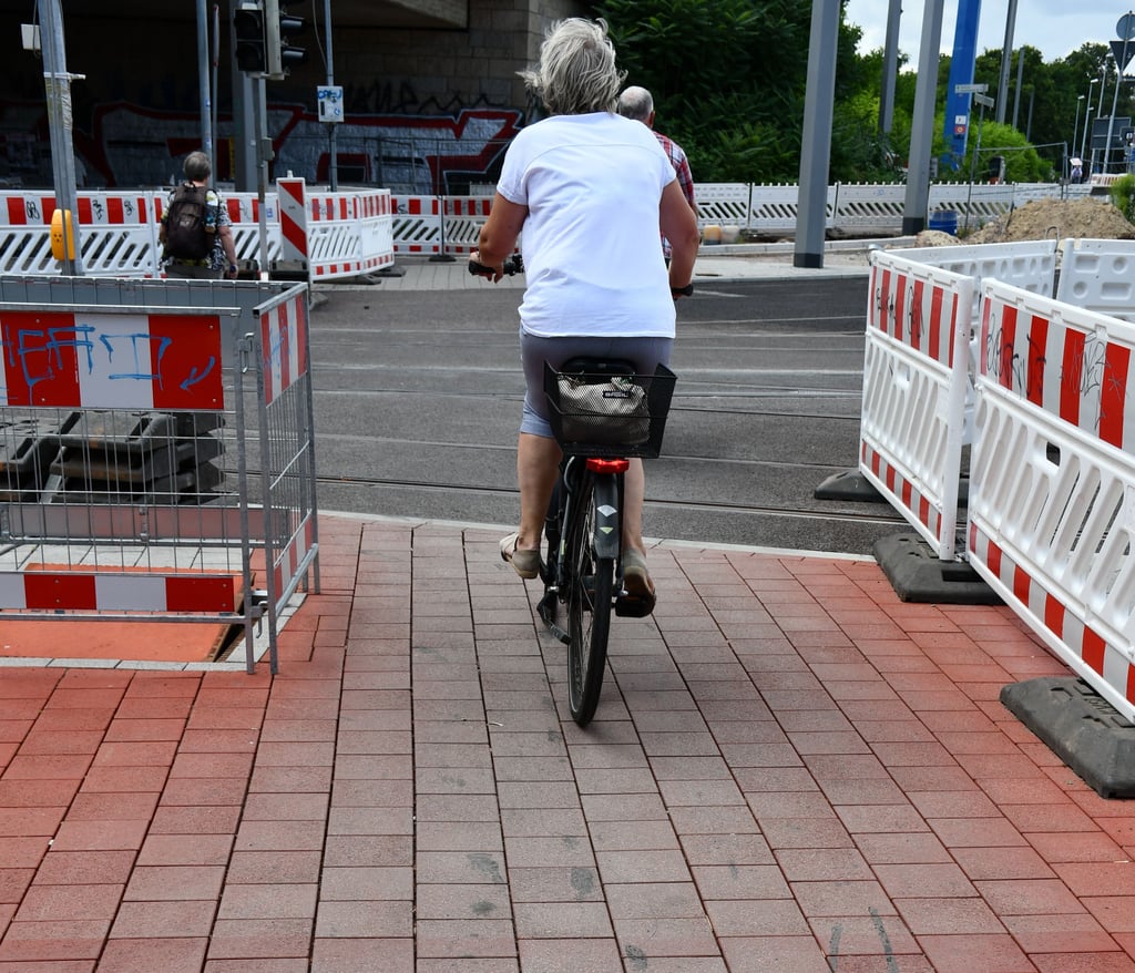 Die Farbe der Radwege am Magdeburger Damaschkeplatz ist ein Dauerbrennerthema.