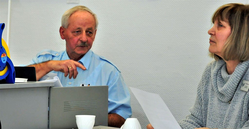 Bernd Franke beim Vortrag in der Stadt- und Kreisbibliothek mit Cornelia Draeger.