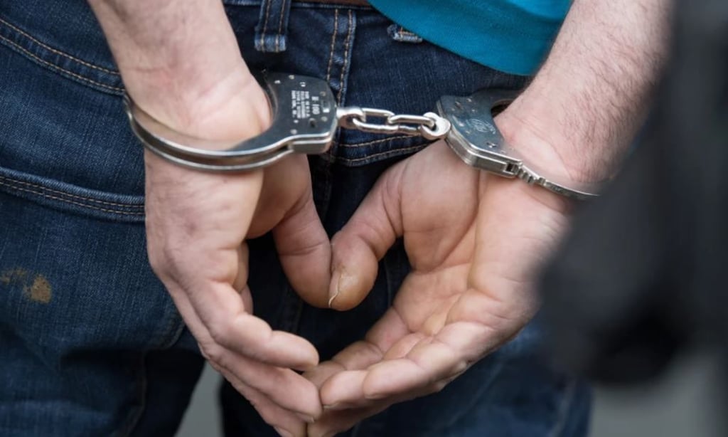 Der 31-Jährige wurde wegen Körperverletzung und mehrfachen Computerbetruges angeklagt