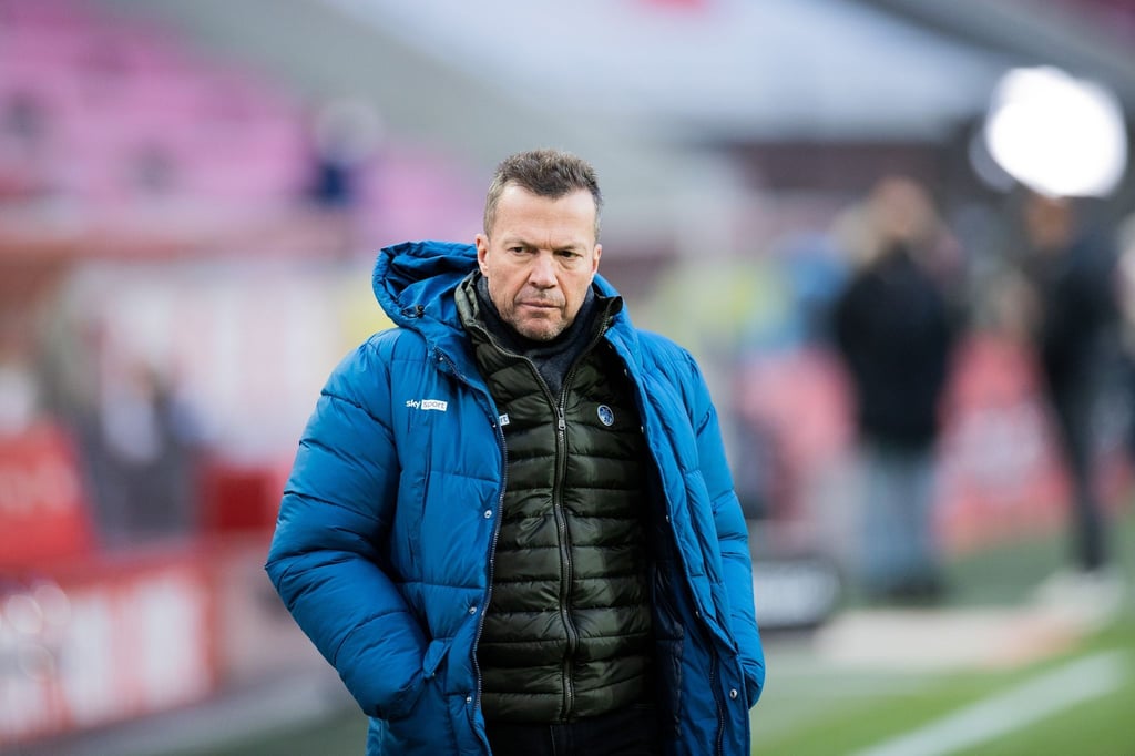 Lothar Matthäus, sky-TV-Experte, kritisiert die Profis des BVB.
