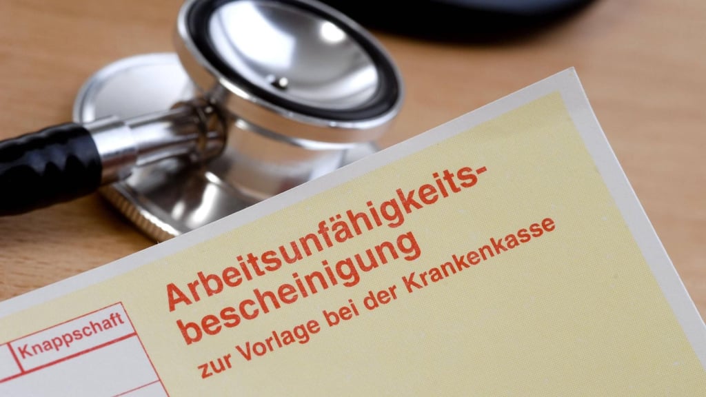 In Sachsen, Sachsen-Anhalt und Thüringen sind nach einer Auswertung der Krankenkasse Barmer mehr Menschen wegen Corona krankgeschrieben worden als im Bundesdurchschnitt.
