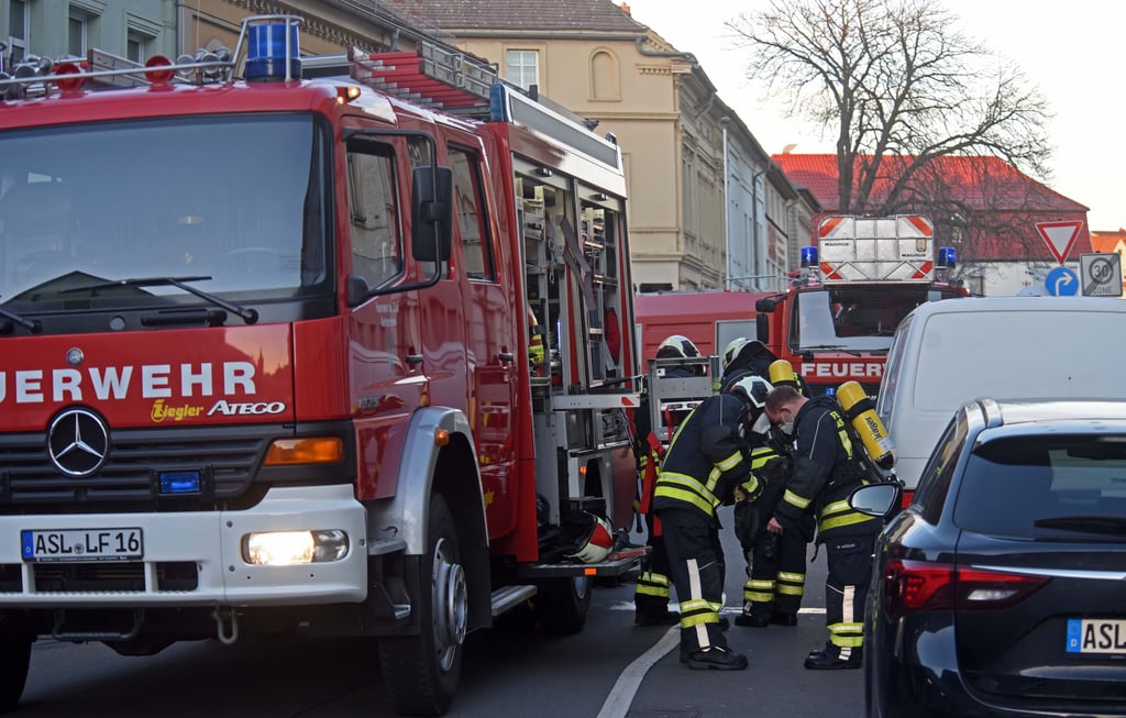 Ein Großaufgebot an Feuerwehren gab es am Mittwochabend in der Ascherslebener Innenstadt.