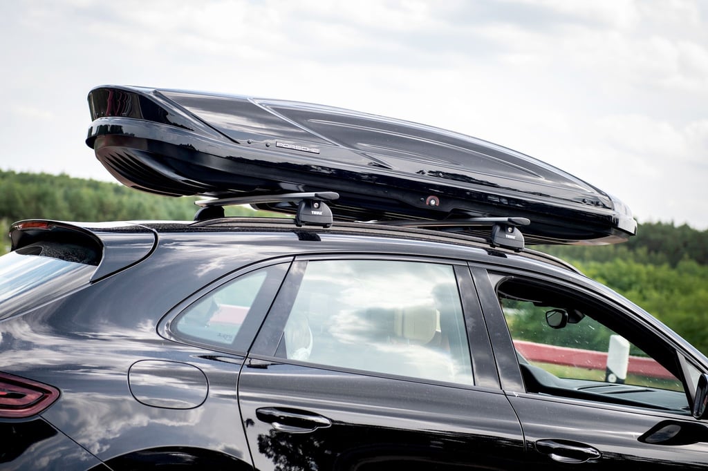Quasi der Dachbodenausbau beim Auto: Mit einer Dachbox lässt sich für Urlaubsfahrten zusätzlicher Stauraum schaffen.