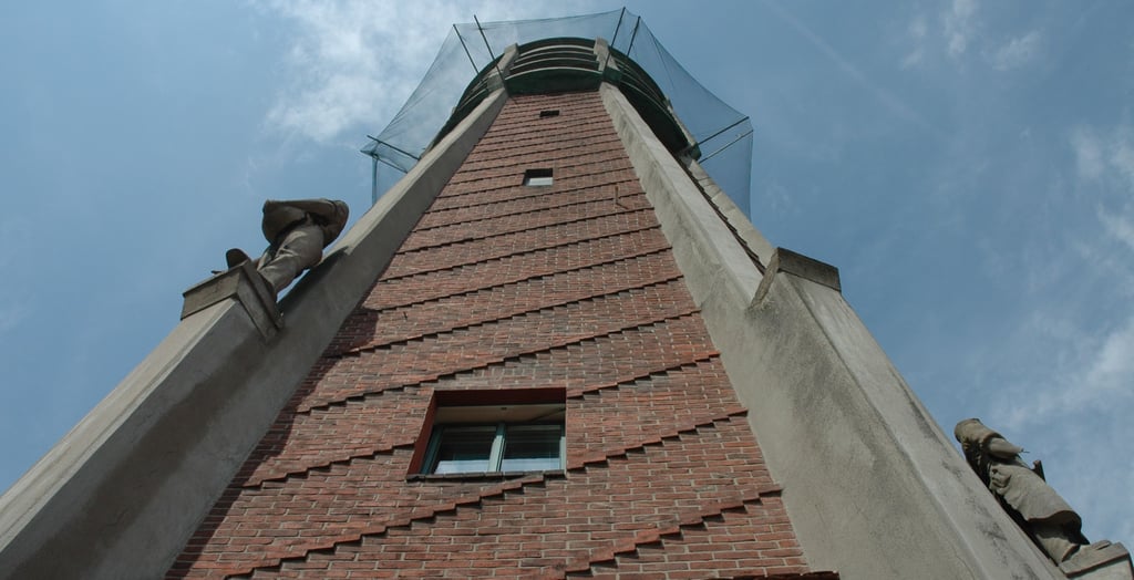 Wasserturm Genthin von unten fotografiert.