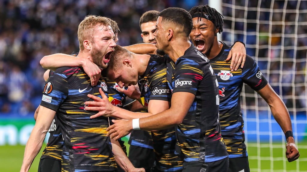 Mas emocion: Konrad Laimer &amp; Co. bejubeln das 1:0 durch Willi Orban.