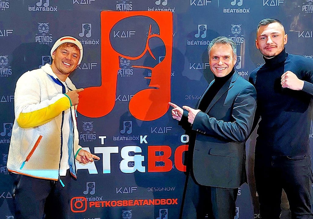Das neue Format „Petkos Beat and Box“ ist erstmals am 16. April in München zu erleben. Daniel Kemp vom Verein Muskoviszidose Selbsthilfe (2.v.r.) freut sich, dass Sänger Alexander Knappe (l.) und Boxer Edin Avdic dabei sind.