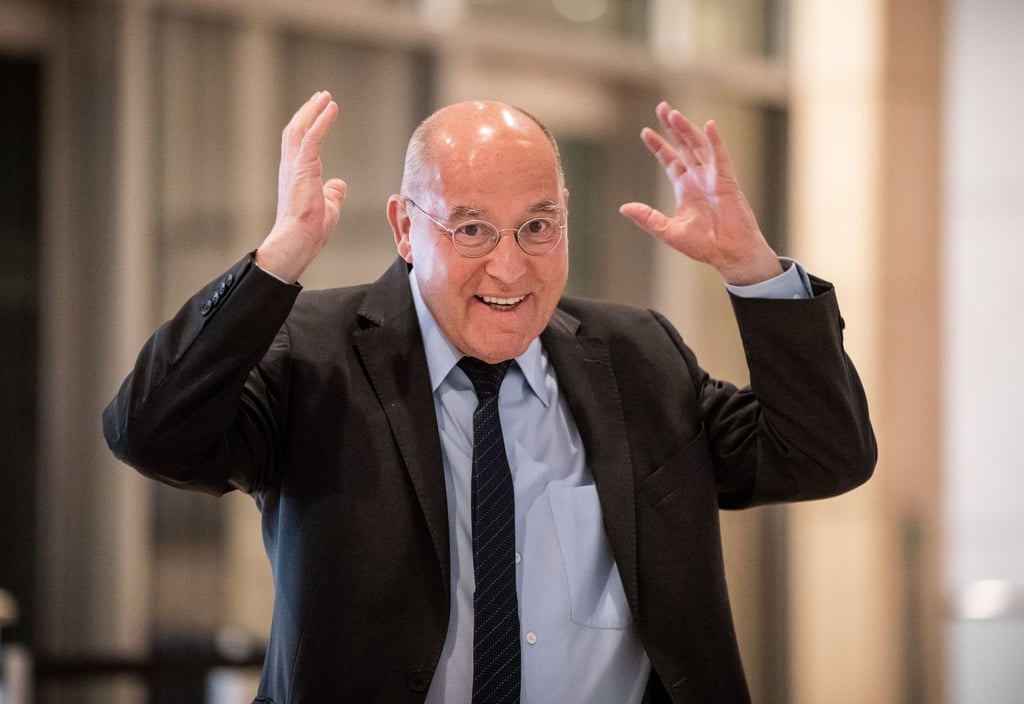 Gregor Gysi tritt im Berliner Admiralspalast auf.