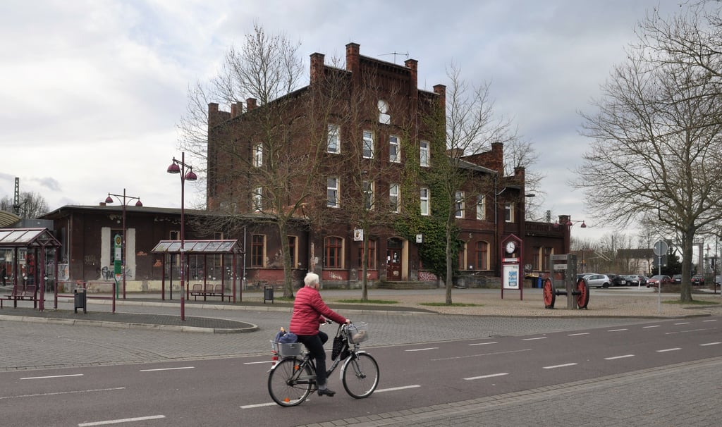 Das Bahnhofsgebäude steht derzeit zum Verkauf.