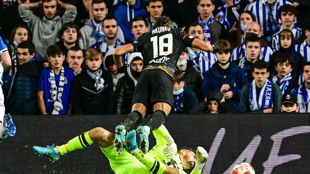 Kommt ein Nkunku geflogen: Die Elfmeterszene vor dem 1:0.