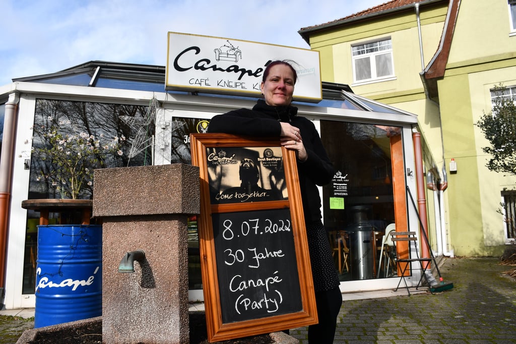Das Magdeburger "Canapé" wurde am 28. Februar 1992 eröffnet. Betreiberin Julia Wahl-Fischbach feiert das Jubiläum.