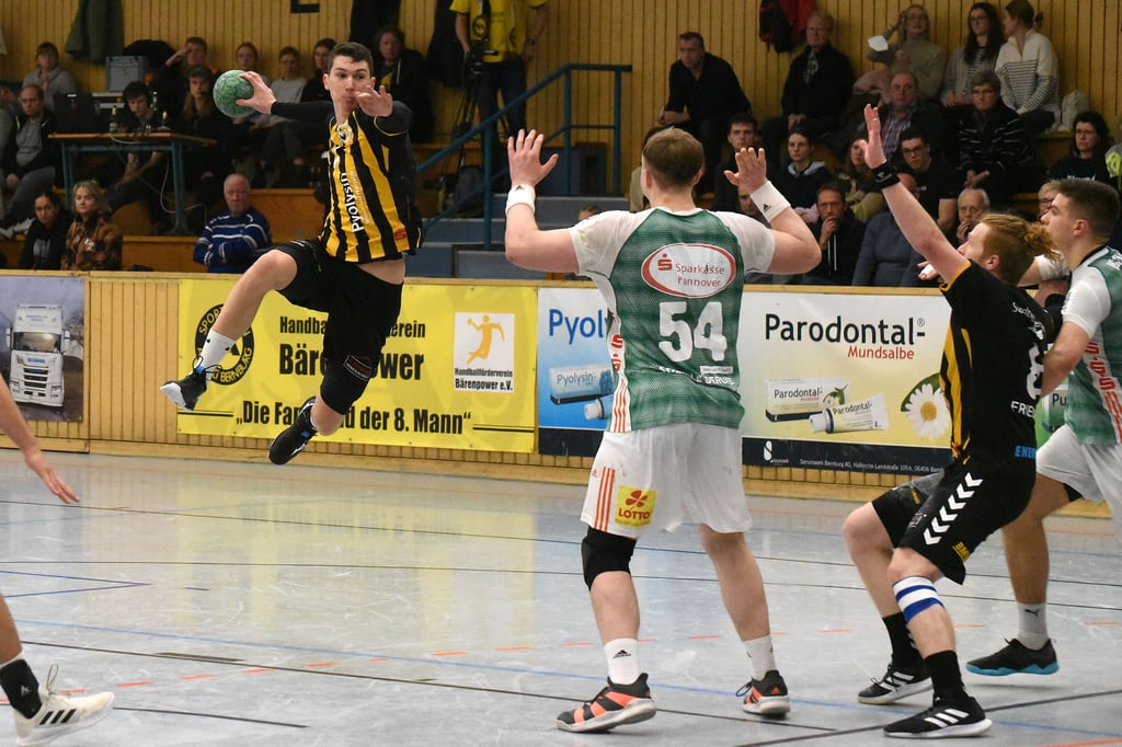 Ante Simic (links) wird den Bernburgern nach Lage der Dinge am Sonntag fehlen.