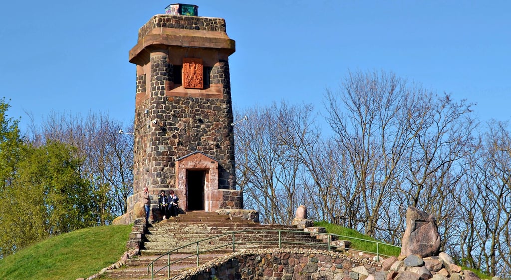 Der Wartberg mit Bismarckturm soll zusammen mit der Holunderbeere zum Alleinstellungsmerkmal der Hohen Börde ausgebaut werden.