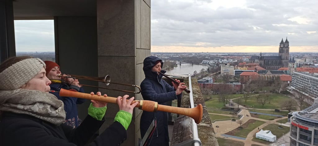 Signale für den Frieden sandten juge Musikerinnen von Johanniskirche in die Welt.