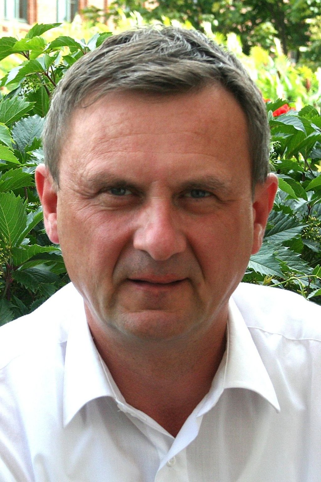 Diakon Wolfgang Gerlich von der katholische St.-Norbert-Gemeinde in Magdeburg Buckau sagt "Krieg ist eine Furie, die gnadenlos Menschenleben und Zukunft frisst!"