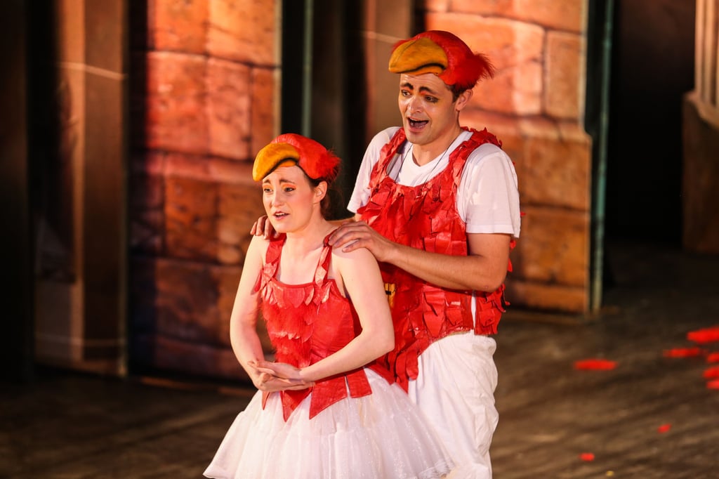 Papagena und Papageno bei der Inszenierung der "Zauberflöte" im Goethe-Theater Bad Lauchstädt